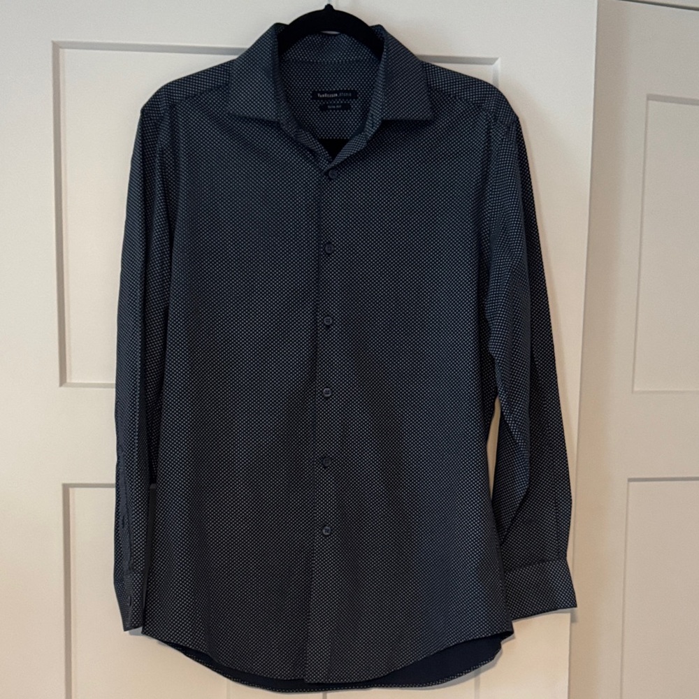 💜 3/$12💜 Van Heusen Men's Navy Blue and White Patterned Shirt